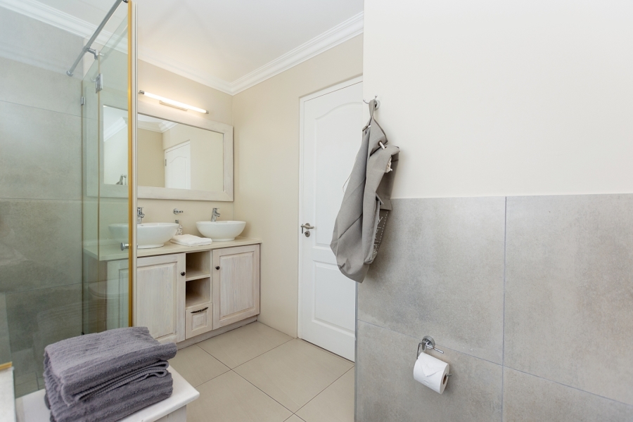5 Bedroom Property for Sale in Paradise Beach Western Cape